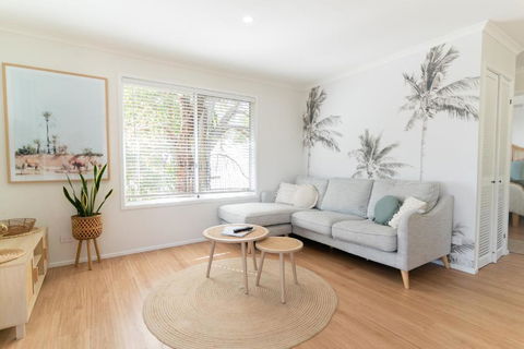 Sanbis Cabin - Hidden Boutique Retreat, Sea Views - Accommodation Broadbeach 1