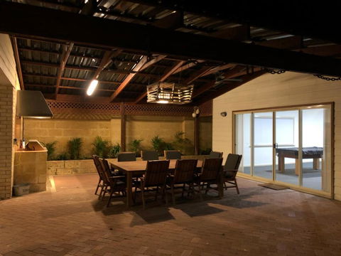 Sand Dunes Experience - Pet Friendly - Accommodation Broadbeach 3