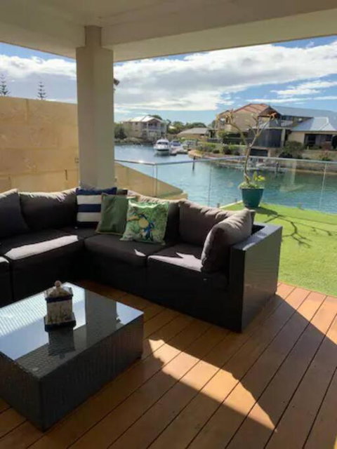 Sandpiper Island Tranquil Waterfront Views & Jetty - Accommodation Broadbeach 2