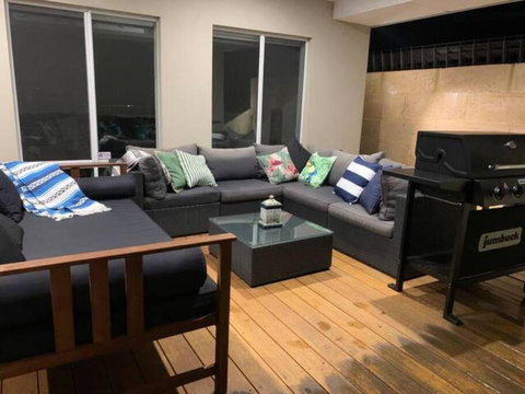 Sandpiper Island Tranquil Waterfront Views & Jetty - Accommodation Broadbeach 3