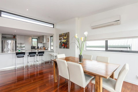 Sandy Beach One - Accommodation Broadbeach 1