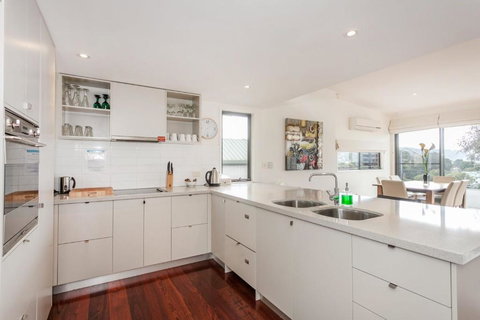 Sandy Beach One - Accommodation Broadbeach 3