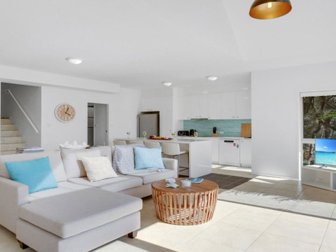 Sandy Cove - Accommodation Broadbeach 2