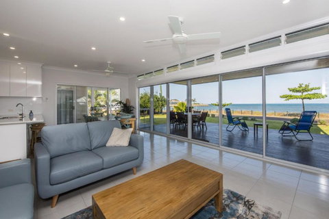 Sandy Decks - Accommodation Broadbeach 2