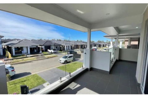 Shiny New House 5 Bedroom 3Bathroom +Study/BackYd - Accommodation Broadbeach 3