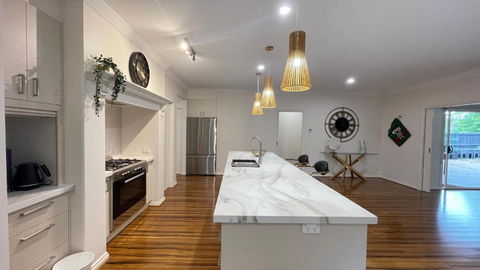 StayAU 4BRM Chic Urban Retreat - Accommodation Broadbeach 3