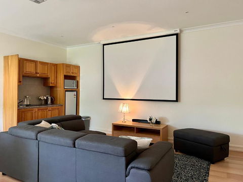 Super Luxury Self Contained Studio Unit - Accommodation Broadbeach 1