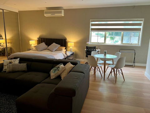 Super Luxury Self Contained Studio Unit - Accommodation Broadbeach 0