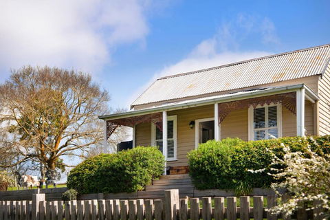 Table Hill Cottage - Accommodation Broadbeach 0