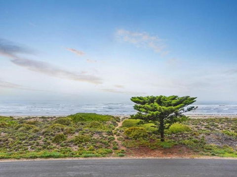 Tahren Beachfront Shack Wifi - Pet-friendly - Accommodation Broadbeach 1