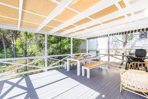 Tanilba 23 Flannel Flower Fairway Meaning White Flower - Accommodation Broadbeach 0