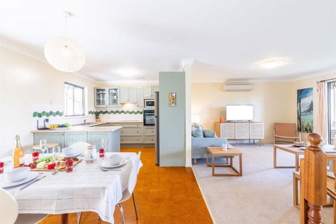 Tanilba 23 Flannel Flower Fairway Meaning White Flower - Accommodation Broadbeach 2