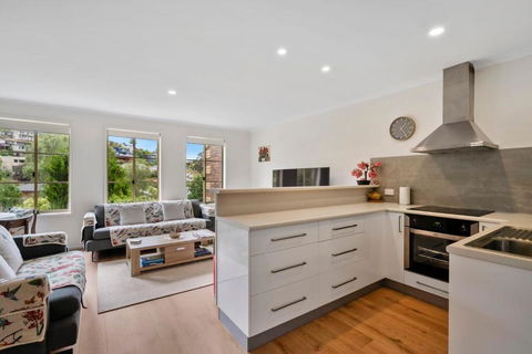 Tapanak Renovated Townhouse Close To City - Accommodation Broadbeach 2