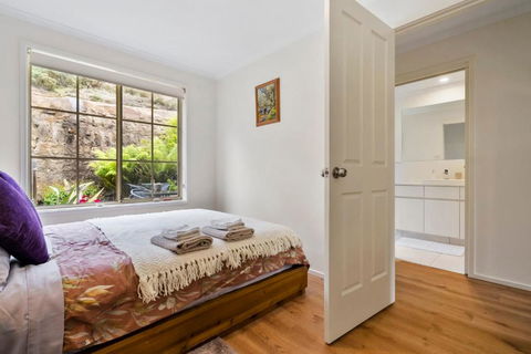 Tapanak Renovated Townhouse Close To City - Accommodation Broadbeach 1