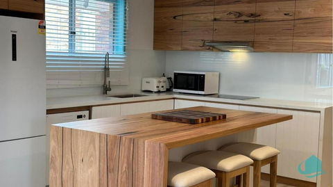Tasmans Hideaway - Stunning Villa Close To Beach - Accommodation Broadbeach 0