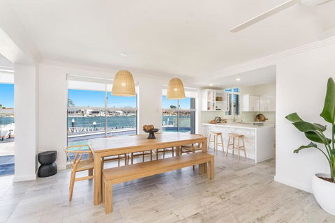 Tecoma 3 - Most Popular Waterfront - Accommodation Broadbeach 2