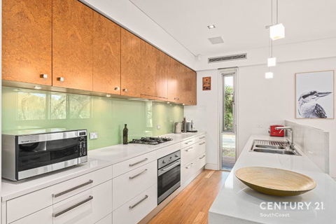 Tempo Rocks - Aldinga Beach - C21 SouthCoast Holidays - Accommodation Broadbeach 3