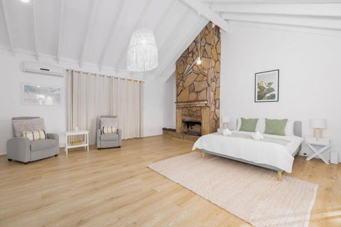 The 2BR Farm Escape Idyllic Scenery Peaceful Tour - Accommodation Broadbeach 2