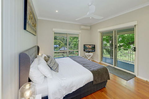 The Acreage Boutique Guesthouse - Accommodation Broadbeach 2