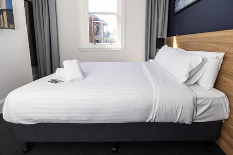 The Albion Hotel - Accommodation Broadbeach 2