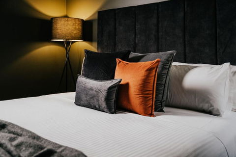 The Amalfi Minimalist Room III - Accommodation Broadbeach 3