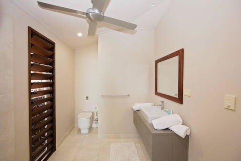 The Artist House - Absolute Beachfront - Accommodation Broadbeach 3