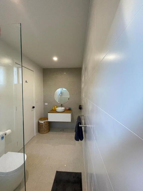 The Beach & Wine Pad - Accommodation Broadbeach 1