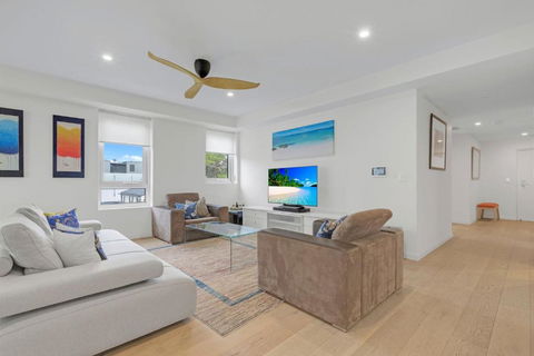 The Beach Apartment - Accommodation Broadbeach 3