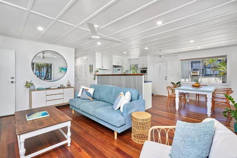 The Beach House At Holloways With Pool - Accommodation Broadbeach 3