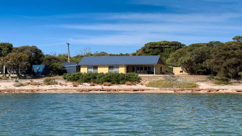 The Beach House - Spectacular Location - Privacy - Right On The Beach - Accommodation Broadbeach 0