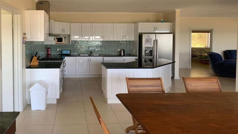 The Beach House - Spectacular Location - Privacy - Right On The Beach - Accommodation Broadbeach 2