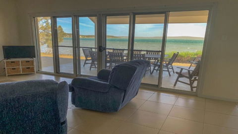 The Beach House - Spectacular Location - Privacy - Right On The Beach - Accommodation Broadbeach 3