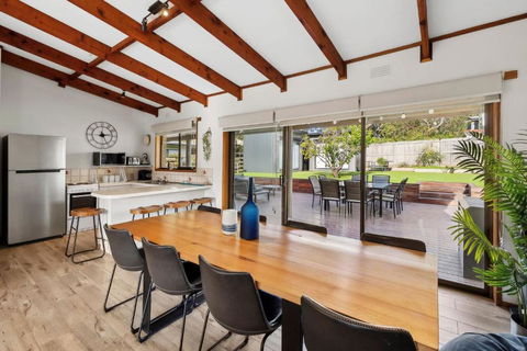 The Beach Hut - Accommodation Broadbeach 2
