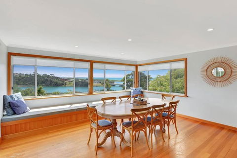 The BEST Scamander Beach House! - Accommodation Broadbeach 0