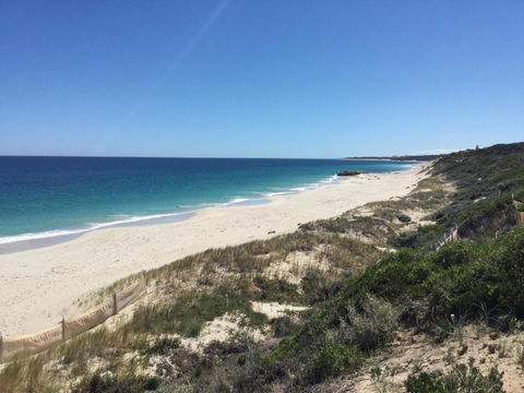 The Blue Beach House - Accommodation Broadbeach 2
