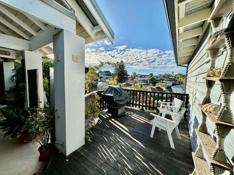 The Blue Beach House - Accommodation Broadbeach 1