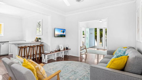 The Blue Beachside Bungalow - Accommodation Broadbeach 1