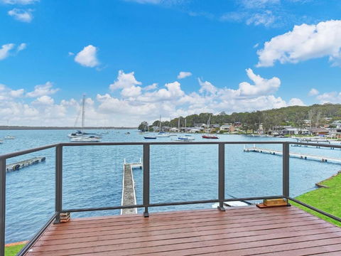 The Boat House Absolute Waterfront And Jetty - Accommodation Broadbeach 0