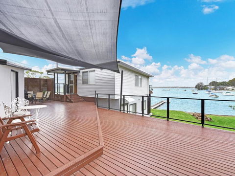 The Boat House Absolute Waterfront And Jetty - Accommodation Broadbeach 1