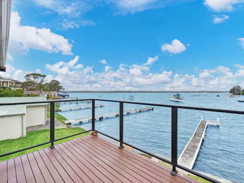 The Boat House Absolute Waterfront And Jetty - Accommodation Broadbeach 2