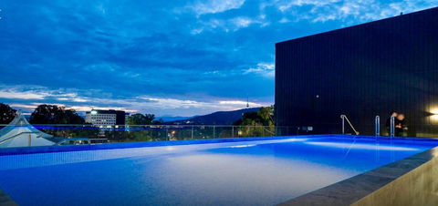 The Hamptons - Lux 2 Bed 2 Bath, Pool - Central Location - Accommodation Broadbeach 2