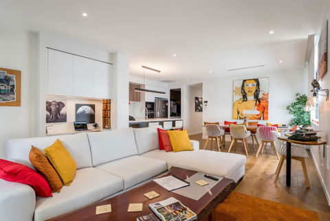 The Eclectic Retreat - 3BR With Parking - Accommodation Broadbeach 0