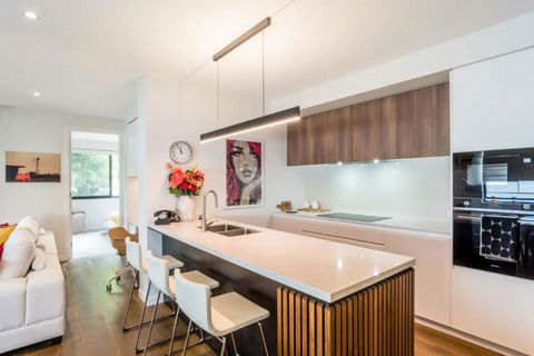 The Eclectic Retreat - 3BR With Parking - Accommodation Broadbeach 2