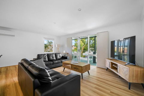 The Deck House Anglesea - Accommodation Broadbeach 2