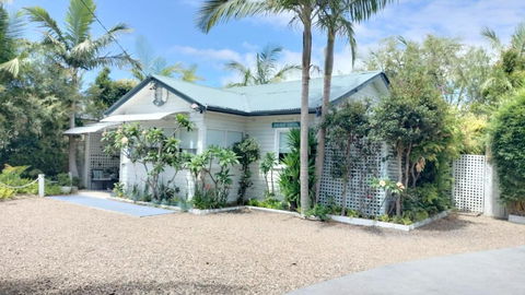 The Boathouse A 3 Bedroom House - Accommodation Broadbeach 2