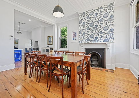 The Borenore Inn - Historic Charm, Entertainer - Accommodation Broadbeach 1