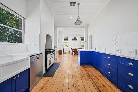 The Borenore Inn - Historic Charm, Entertainer - Accommodation Broadbeach 2