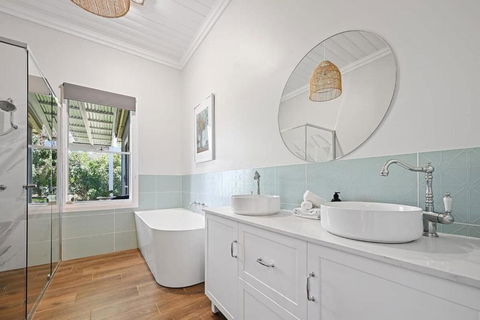 The Borenore Inn - Historic Charm, Entertainer - Accommodation Broadbeach 3