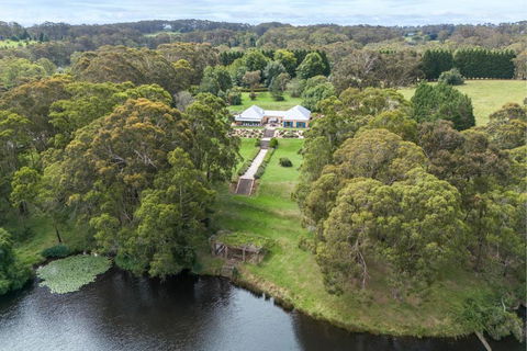 The Bundanoon Lakehouse - Accommodation Broadbeach 0