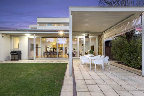 The Bungalow - Boutique Pool Glenelg Beach - Accommodation Broadbeach 0